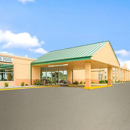 Travelodge By Wyndham Lincoln Airport I-80 Extérieur photo