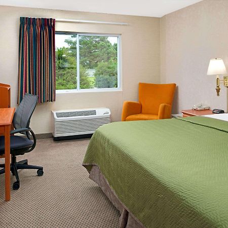 Travelodge By Wyndham Lincoln Airport I-80 Extérieur photo