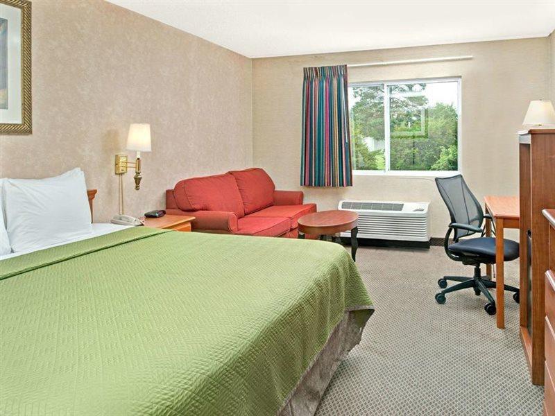Travelodge By Wyndham Lincoln Airport I-80 Extérieur photo