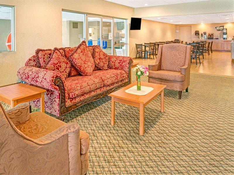 Travelodge By Wyndham Lincoln Airport I-80 Extérieur photo