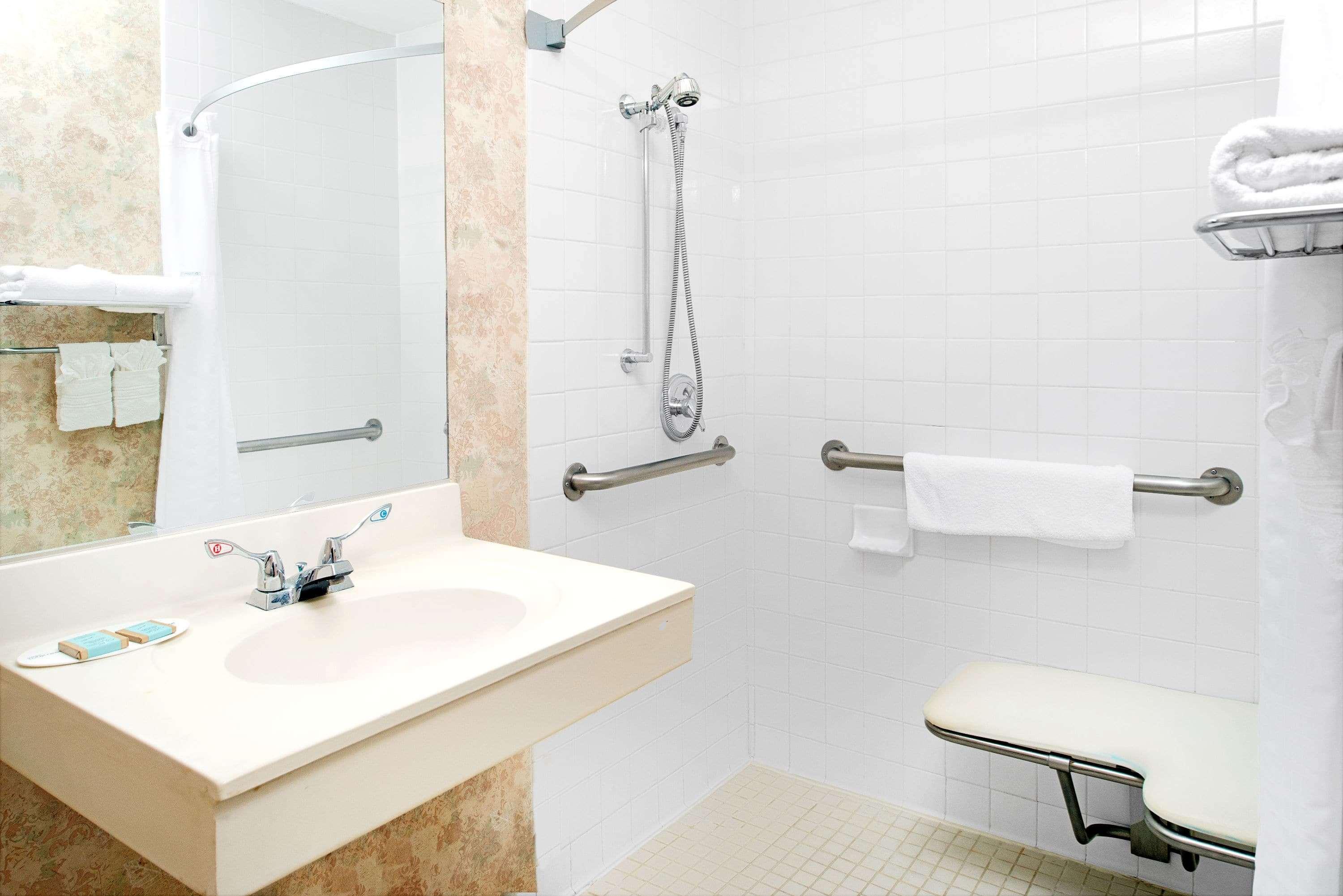 Travelodge By Wyndham Lincoln Airport I-80 Extérieur photo