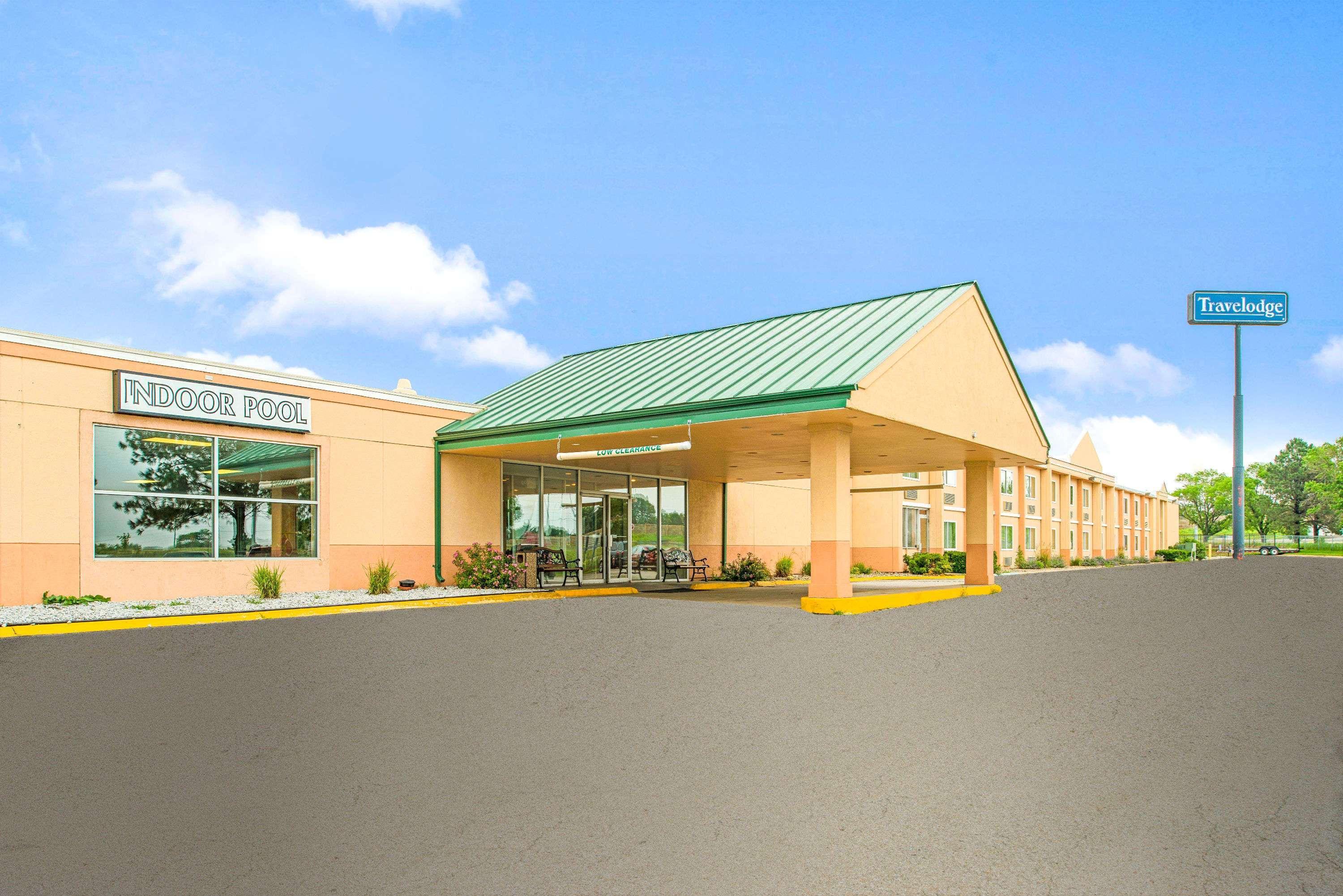 Travelodge By Wyndham Lincoln Airport I-80 Extérieur photo