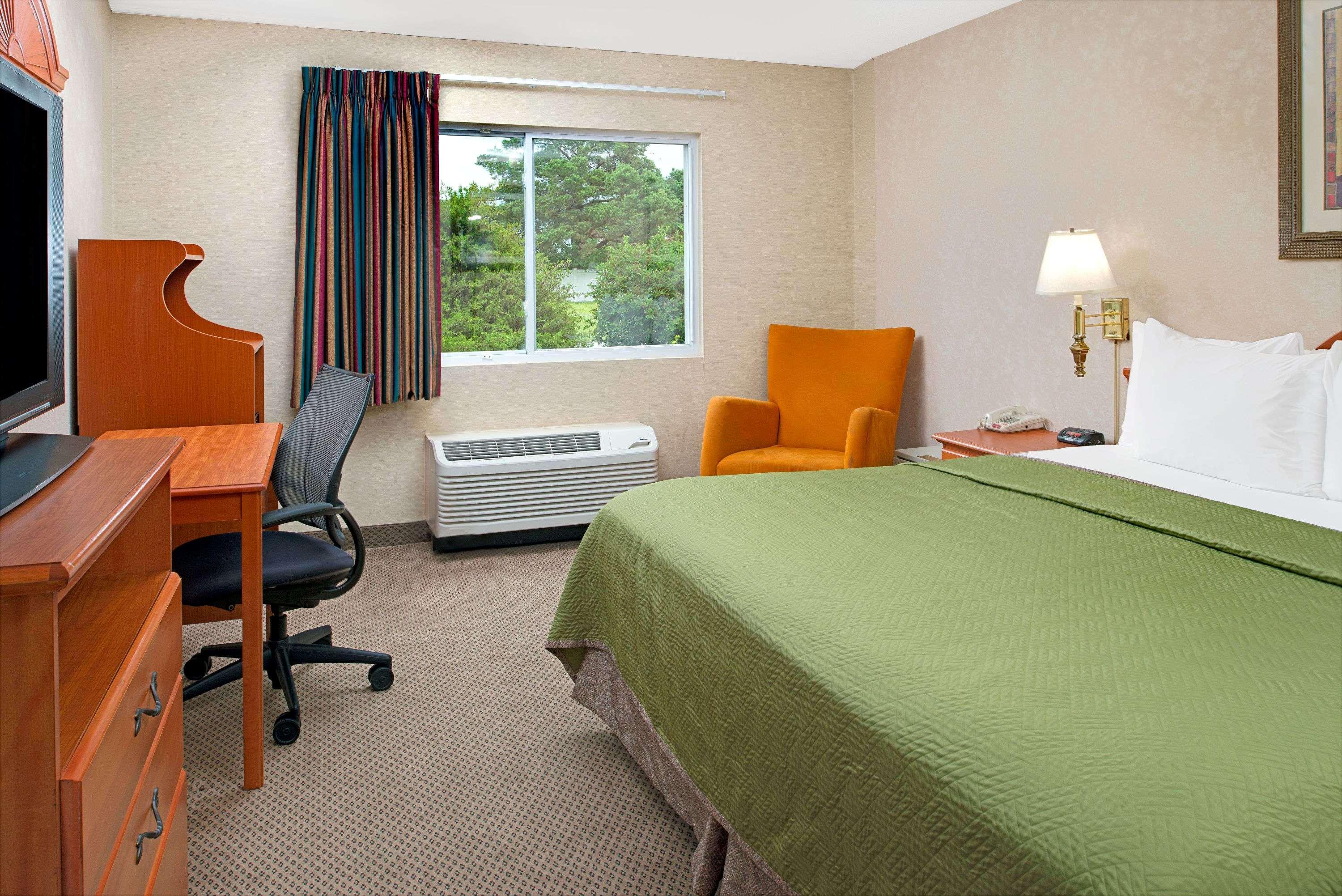 Travelodge By Wyndham Lincoln Airport I-80 Extérieur photo