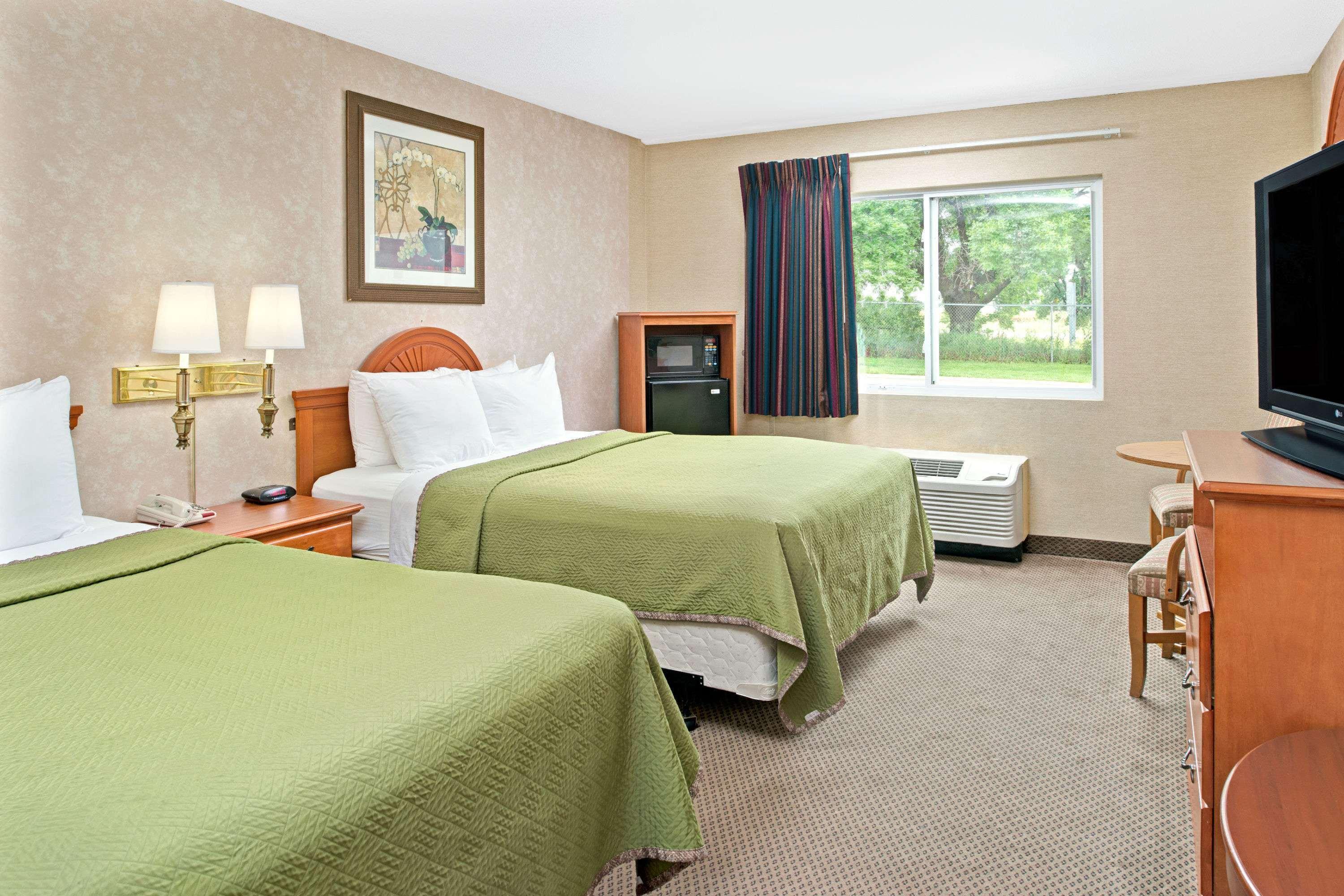Travelodge By Wyndham Lincoln Airport I-80 Extérieur photo